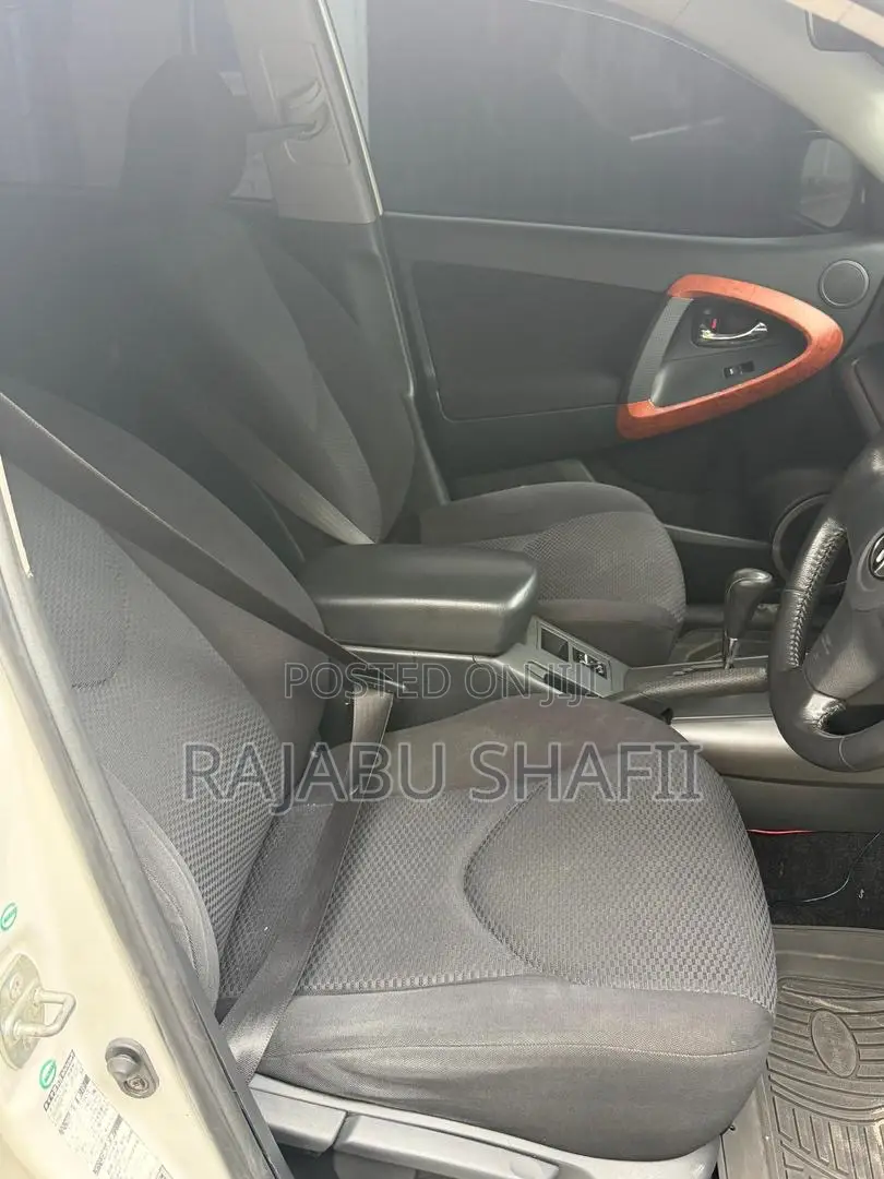 Toyota RAV4 2.5 2010 White