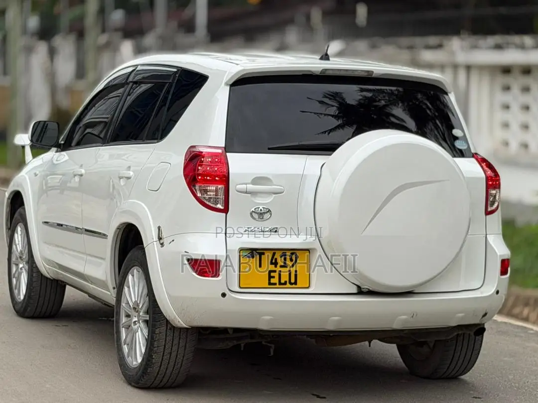 Toyota RAV4 2.5 2010 White