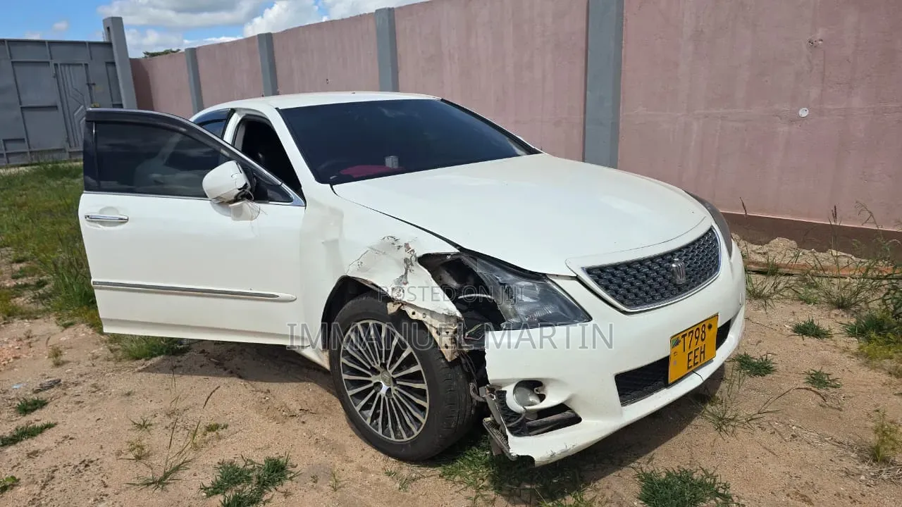 Toyota Crown 2009 White
