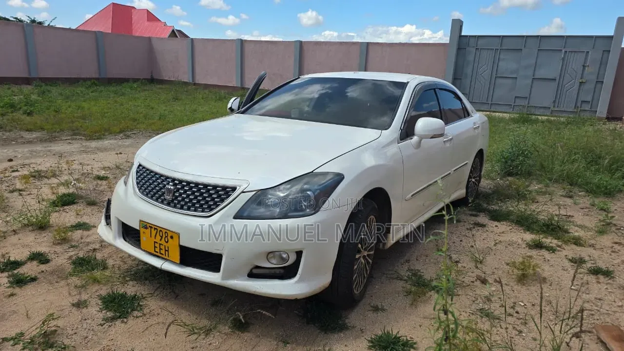 Toyota Crown 2009 White