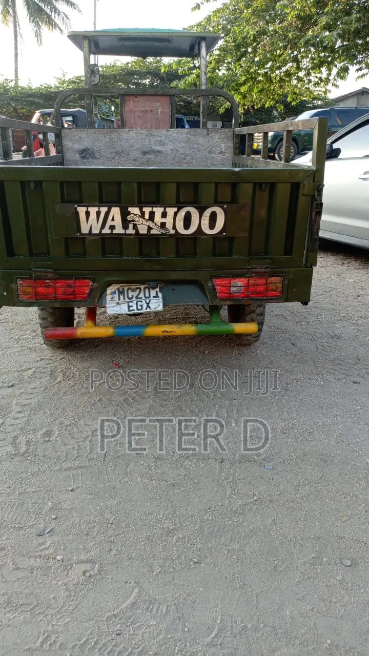 Bajaj Avenger 200 2025 Green