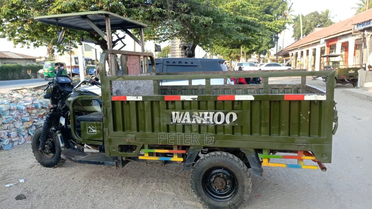 Bajaj Avenger 200 2025 Green