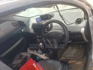Toyota IST 2004 Silver