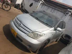 Toyota IST 2004 Silver