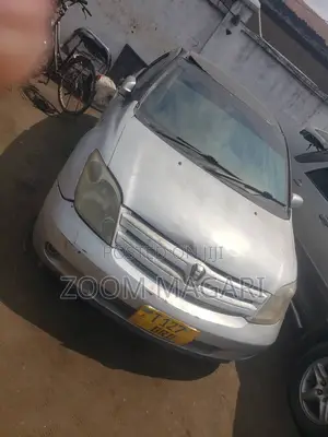 Toyota IST 2004 Silver