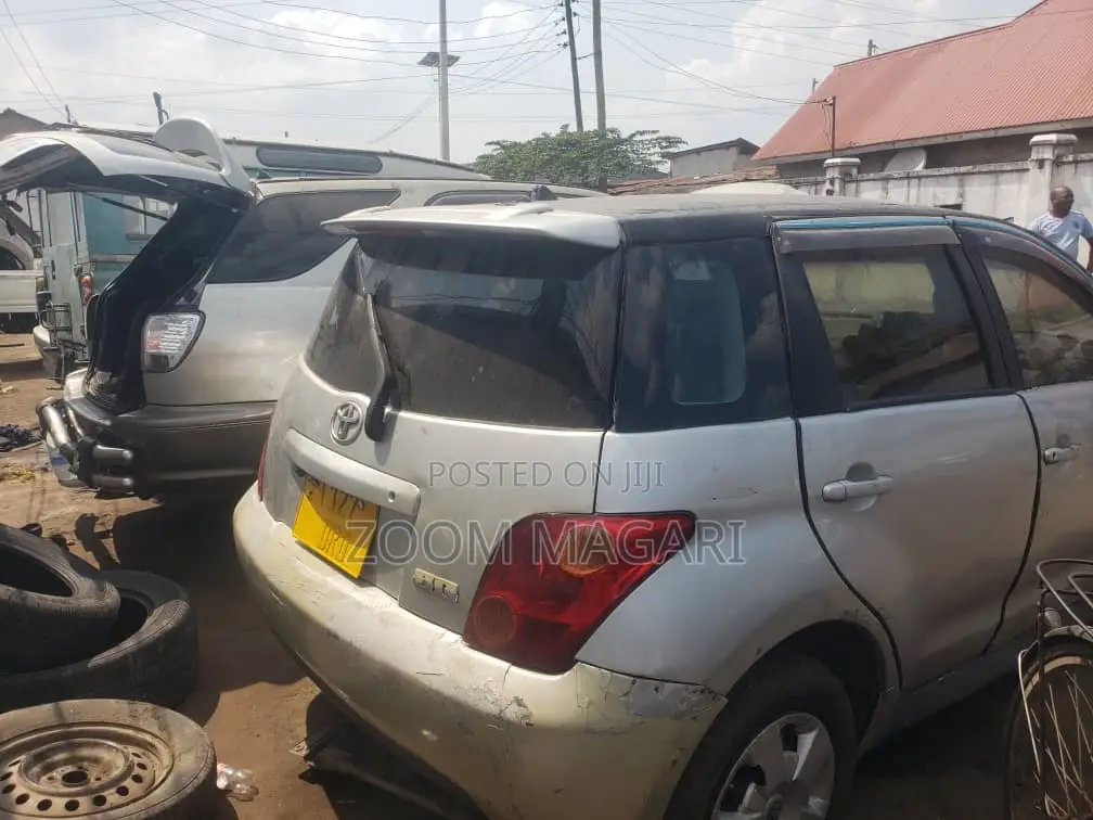Toyota IST 2004 Silver