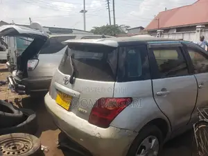 Toyota IST 2004 Silver