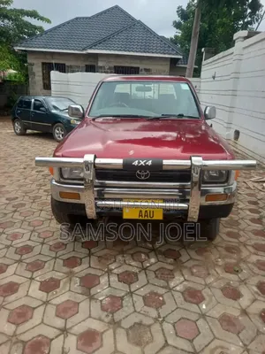 Toyota Hilux 2003 Red