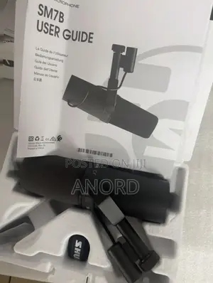 Shure SM7B Professional XLR Studio Microphone for Podcast Recording