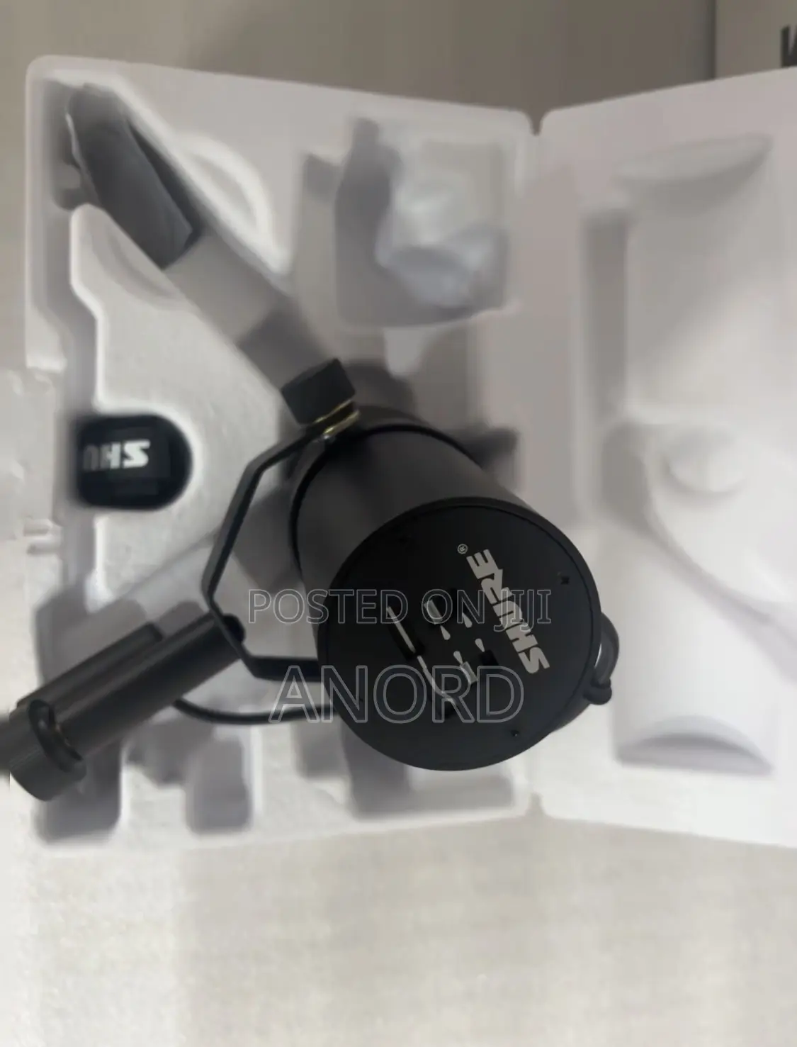 Shure SM7B Professional XLR Studio Microphone for Podcast Recording