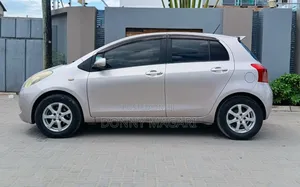 Toyota Vitz 2006 Silver