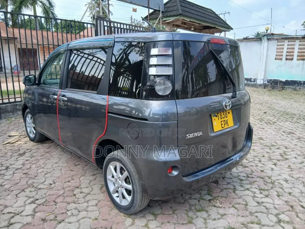 Toyota Sienta 2005 Gray