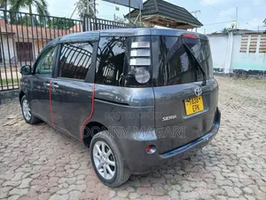 Toyota Sienta 2005 Gray
