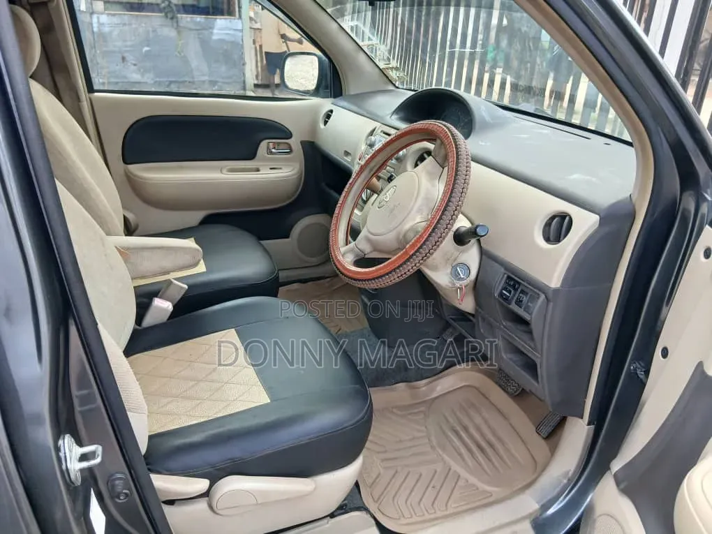 Toyota Sienta 2005 Gray