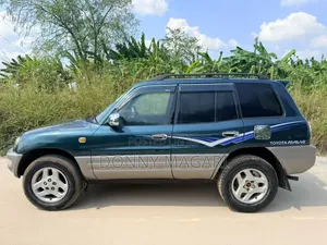 Toyota RAV4 1999 Green