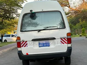 Toyota HiAce 2003 White