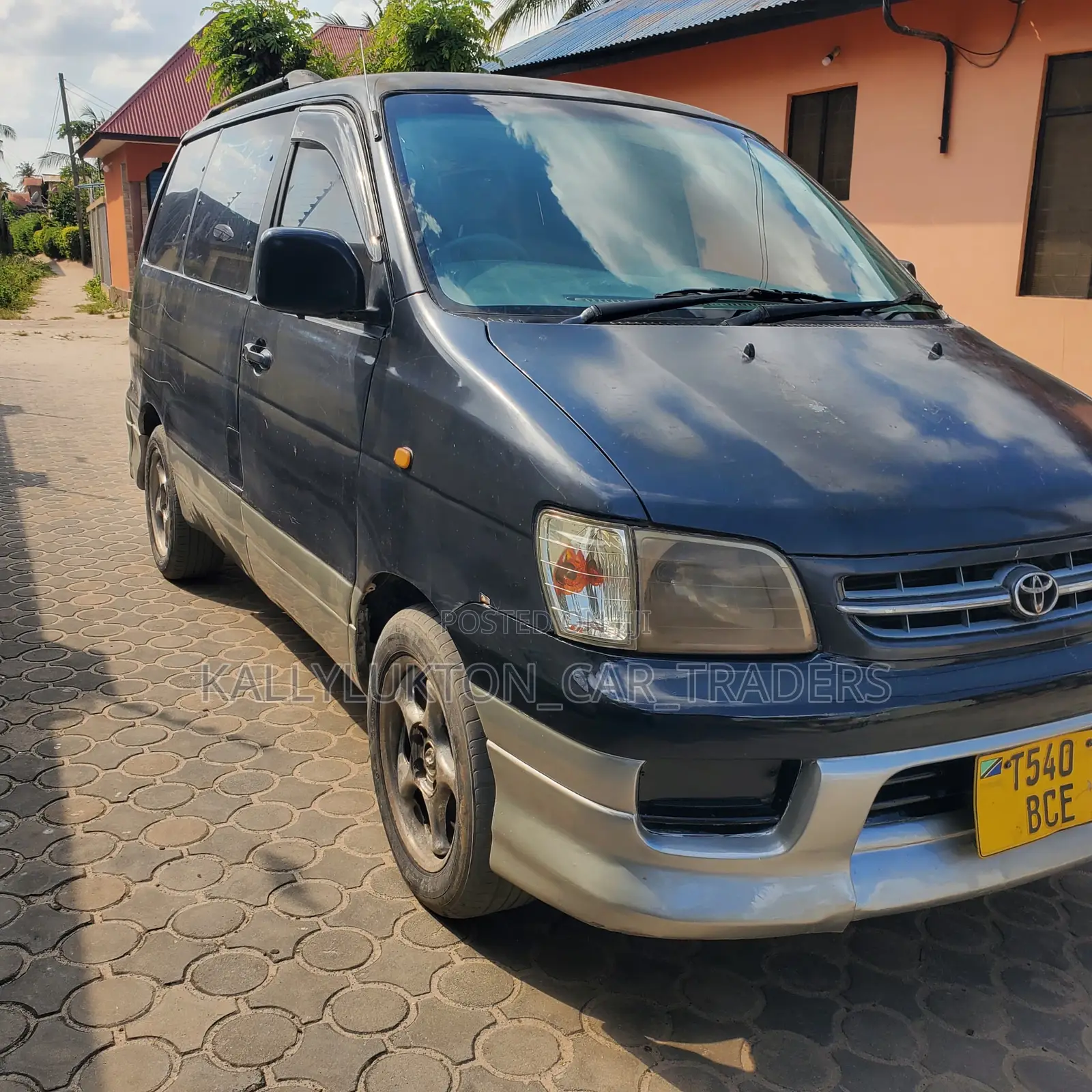 Toyota LiteAce Noah 2000 Black