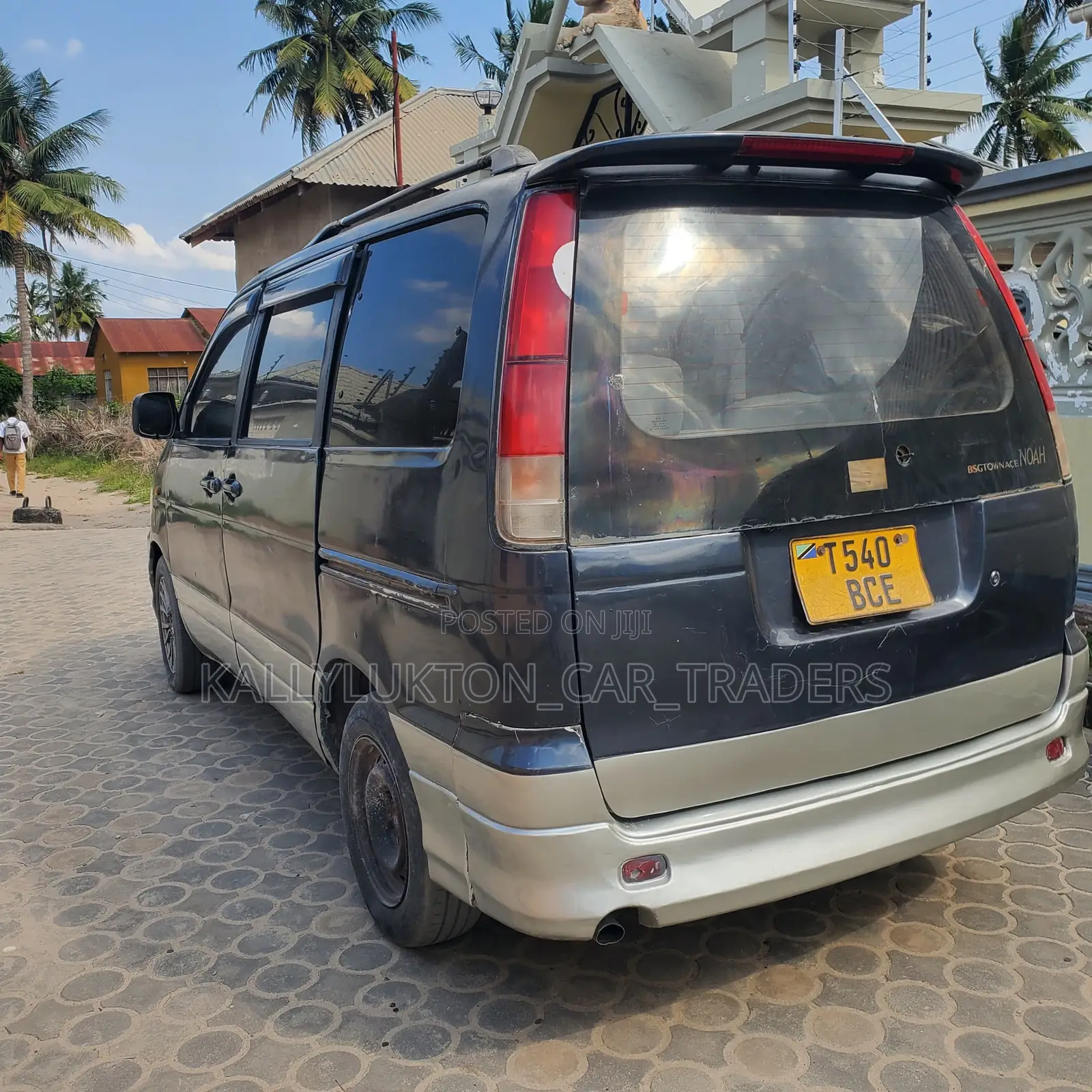Toyota LiteAce Noah 2000 Black