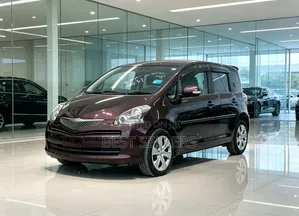 Toyota Ractis 2010 Maroon