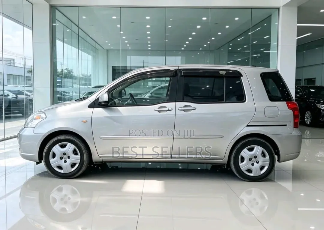 Toyota Raum 2006 Silver