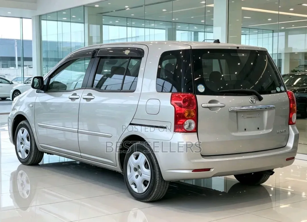 Toyota Raum 2006 Silver