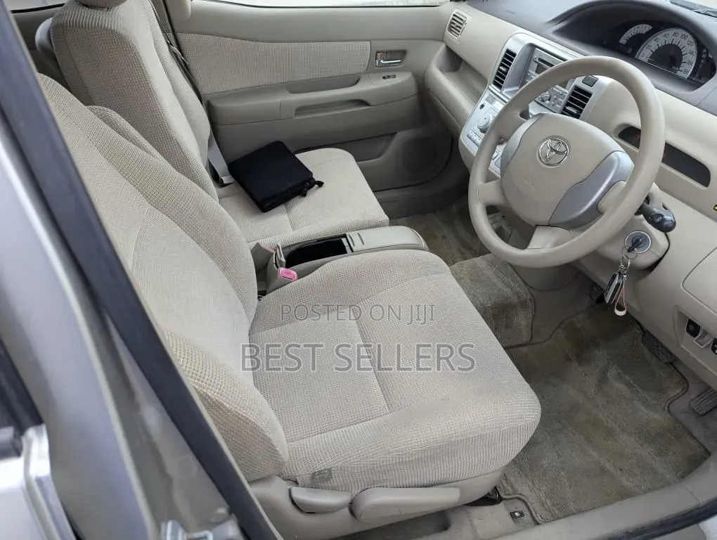 Toyota Raum 2006 Silver