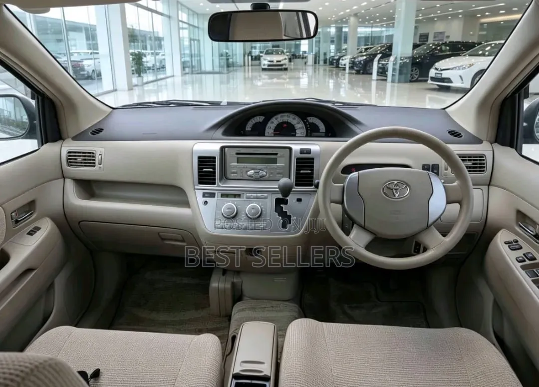 Toyota Raum 2006 Silver