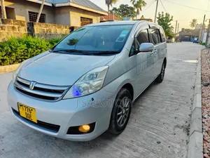 Toyota ISIS 2007 Silver