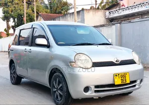 Toyota Sienta 2005 Silver