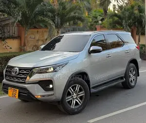 Toyota Fortuner 2021 Silver