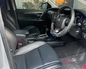 Toyota Fortuner 2021 Silver