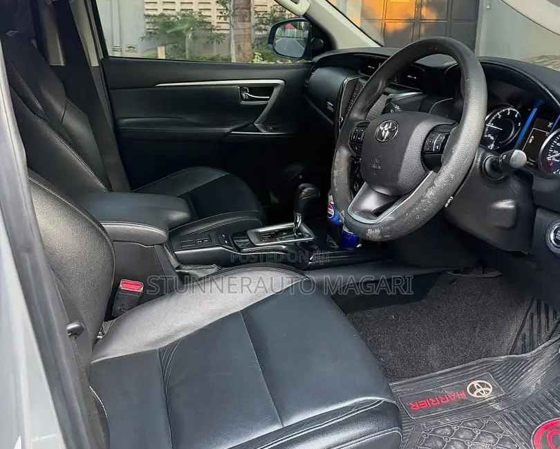 Toyota Fortuner 2021 Silver