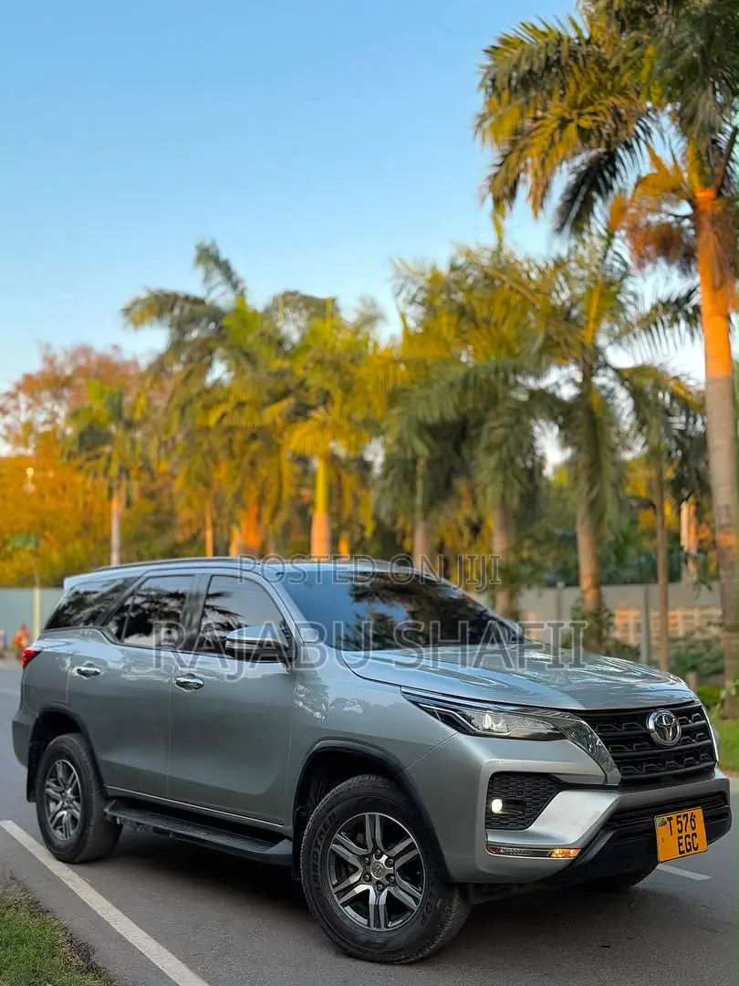 Toyota Fortuner 2.8 D AWD 2021 Silver
