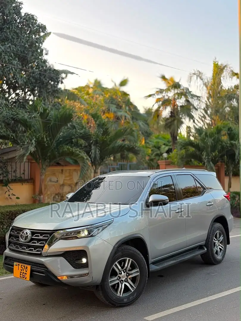 Toyota Fortuner 2.8 D AWD 2021 Silver