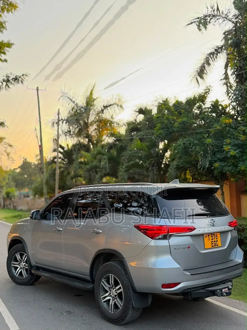 Toyota Fortuner 2.8 D AWD 2021 Silver