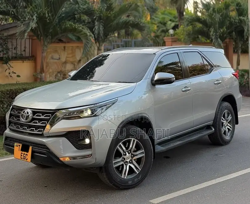 Toyota Fortuner 2.8 D AWD 2021 Silver