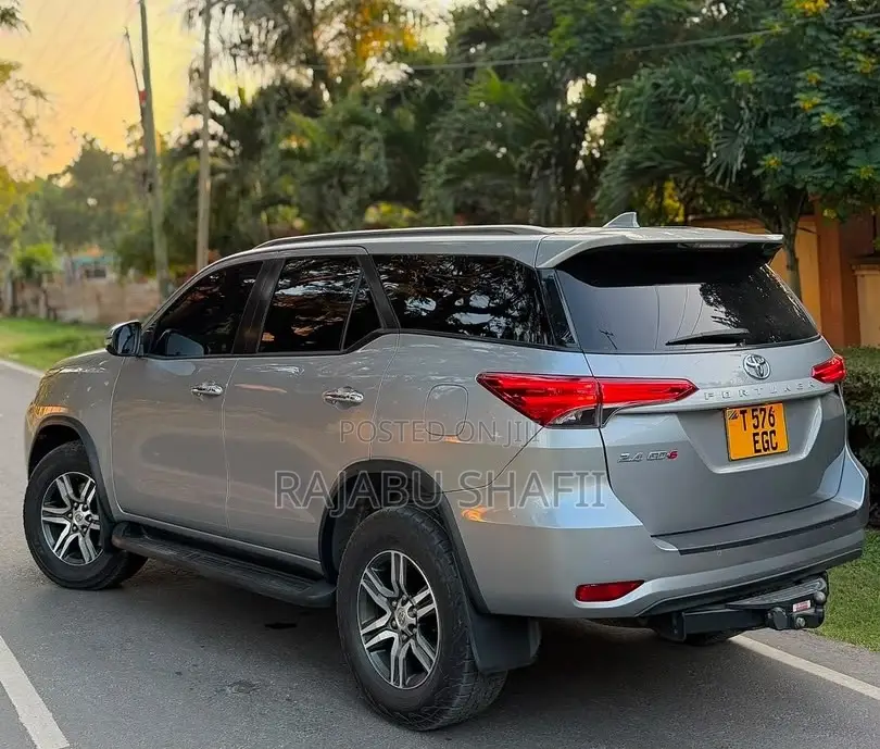 Toyota Fortuner 2.8 D AWD 2021 Silver