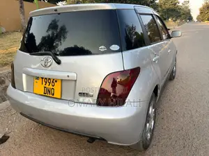 Toyota IST 2004 Silver