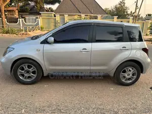 Toyota IST 2004 Silver