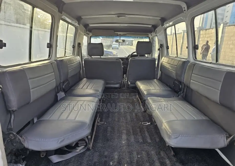 Toyota Land Cruiser 2000 White