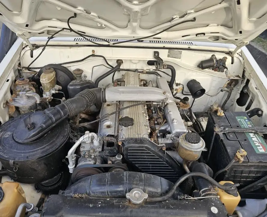 Toyota Land Cruiser 2000 White