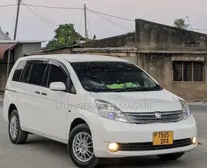 Toyota ISIS 2004 White