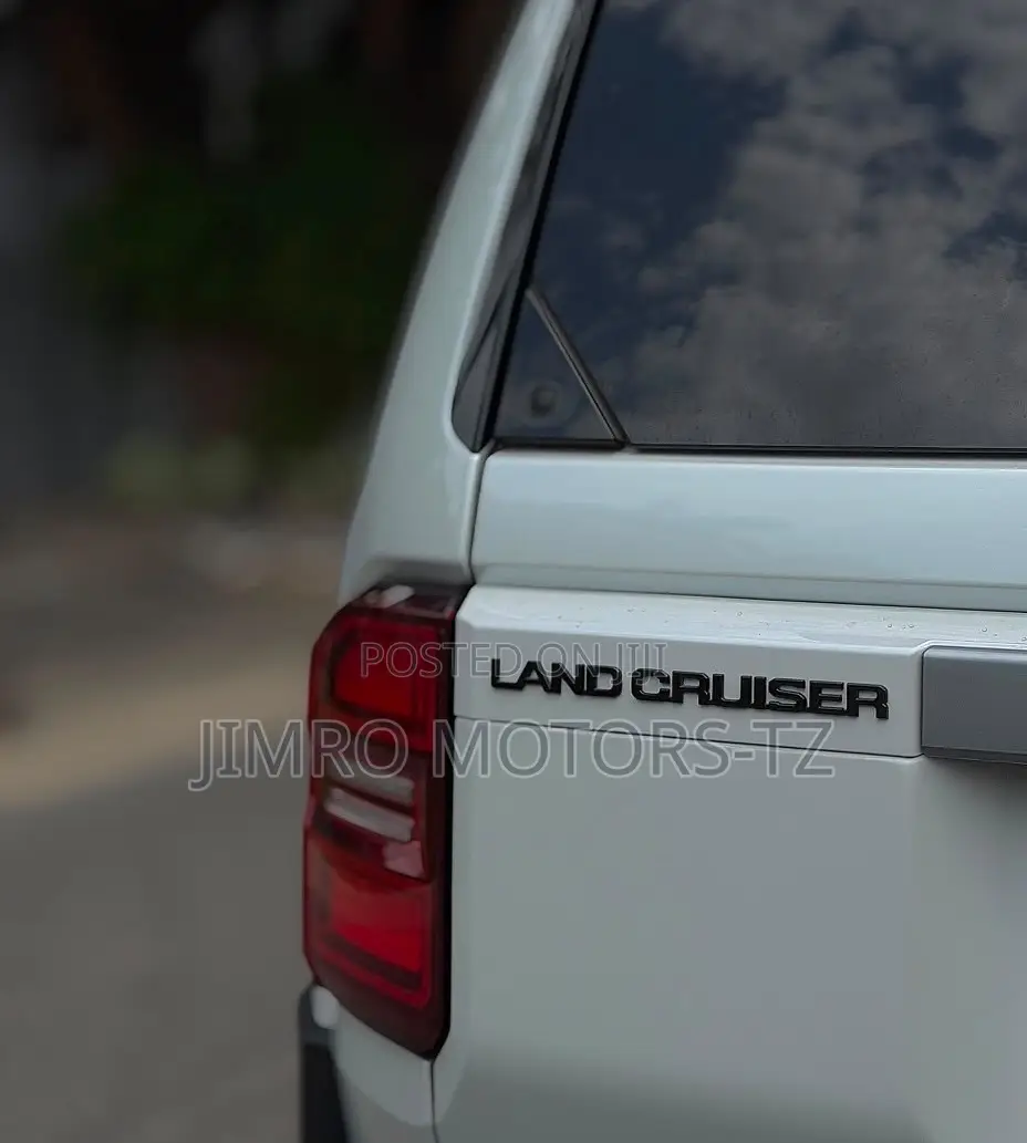 Toyota Land Cruiser Prado 2025 White