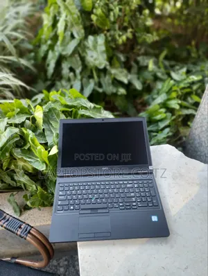 Laptop Dell Precision 3520 8GB Intel Core i5 SSD 256GB