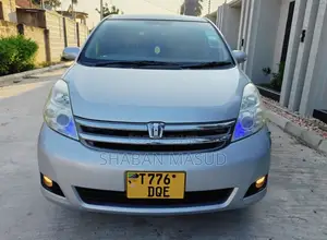 Toyota ISIS 1.8 L 2008 Silver