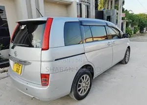 Toyota ISIS 1.8 L 2008 Silver