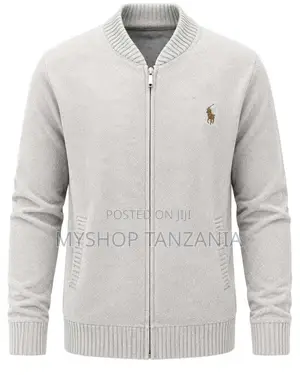 Official Sweater Nyeupe