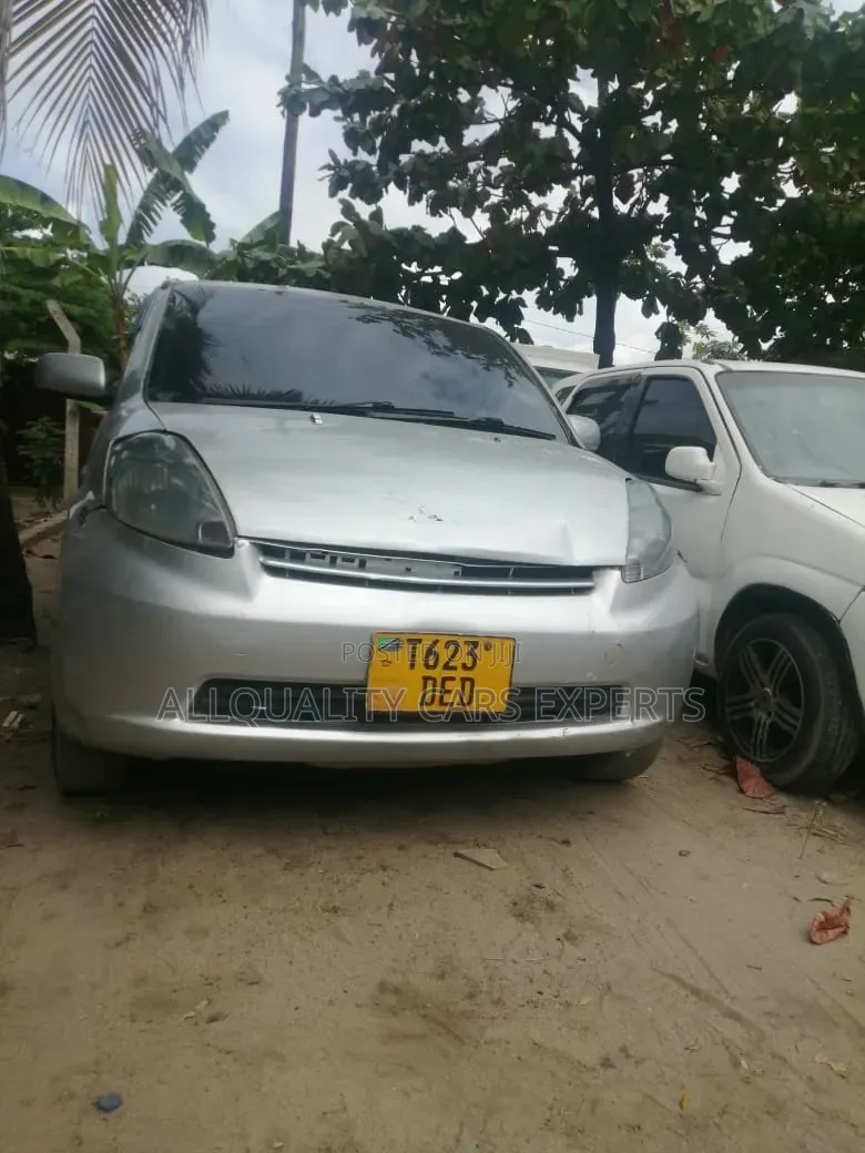 Toyota Passo 2004