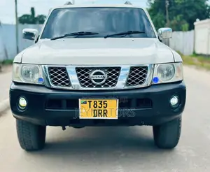 Nissan Patrol 2009 White