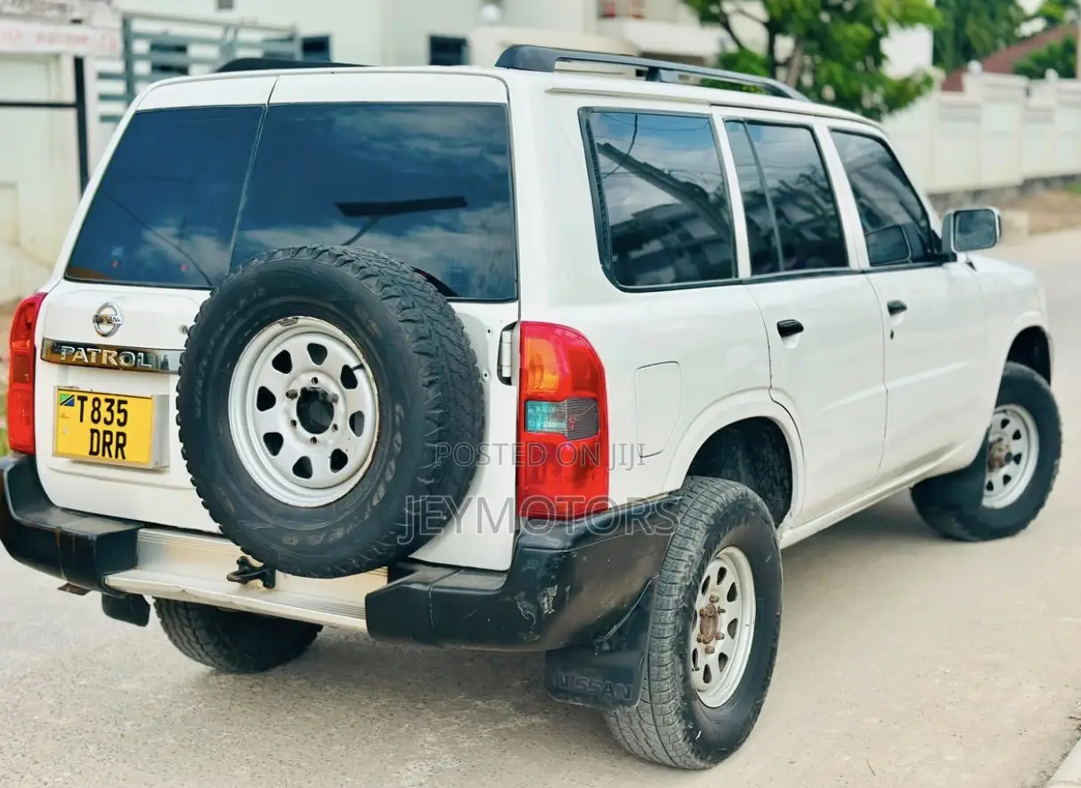 Nissan Patrol 2009 White